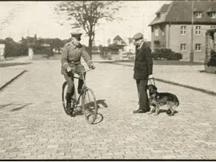 1916ドイツ ポール・フェイエン氏と盲導犬