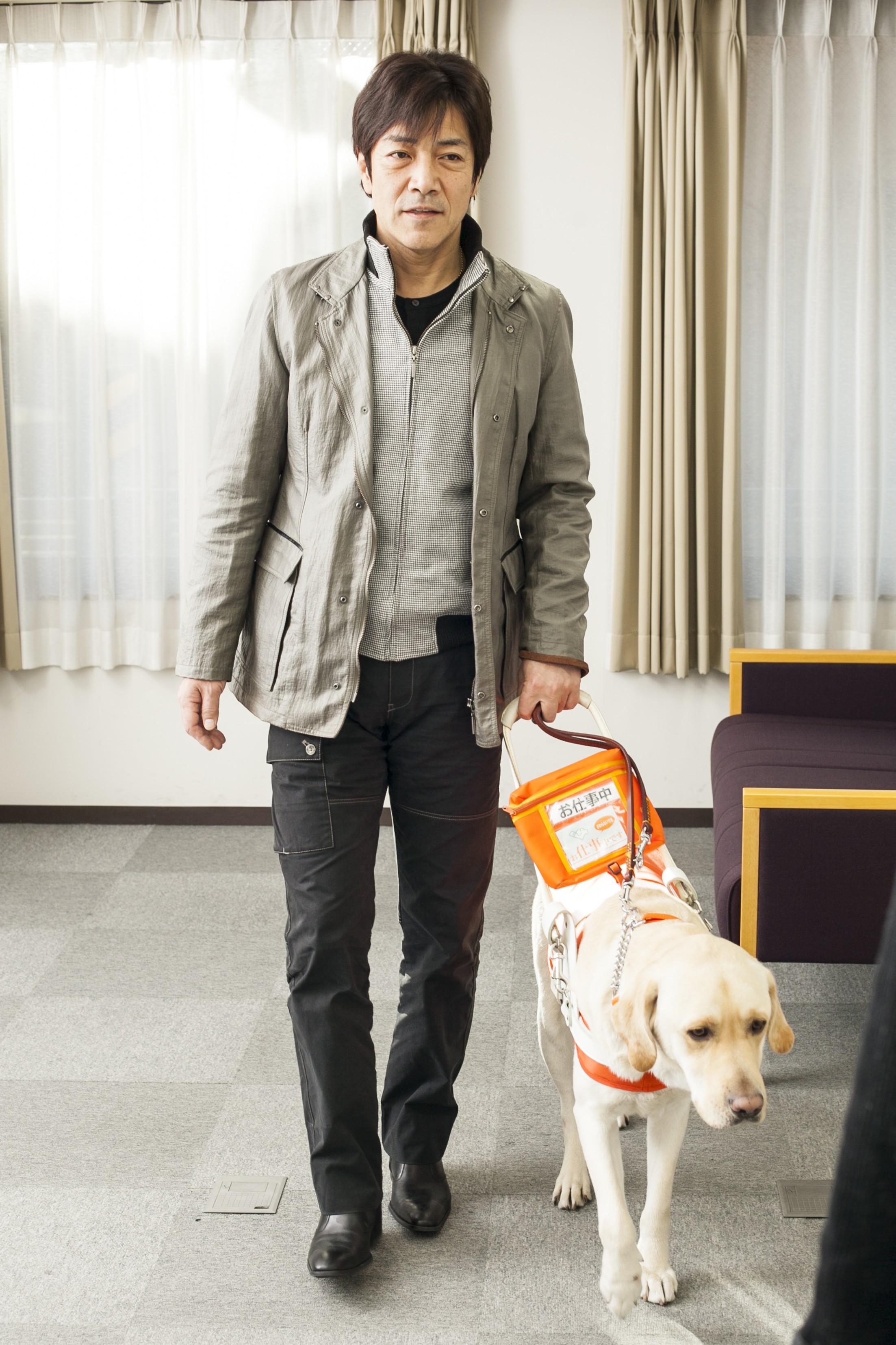 <p>「ストレート・ゴー」コマンドにしっかり反応する盲導犬PR犬に大感激!</p>